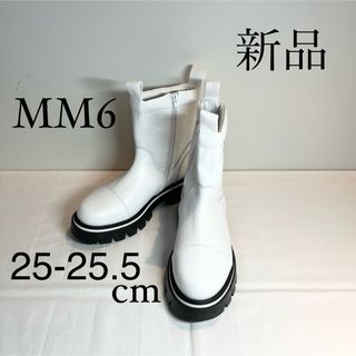 エムエムシックス(MM6)のMM6 Maison Margielaマルジェラ　ロゴ入りブーツ　黒×白　39(ブーツ)