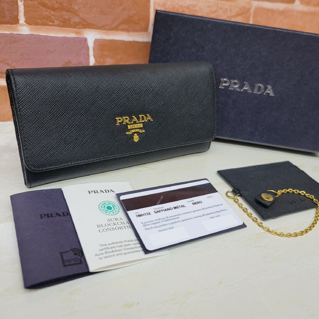 PRADA(プラダ)の新品未使用PRADA☆鑑定済☆サフィアーノ ブラック 黒 1MH132 財布 レディースのファッション小物(財布)の商品写真