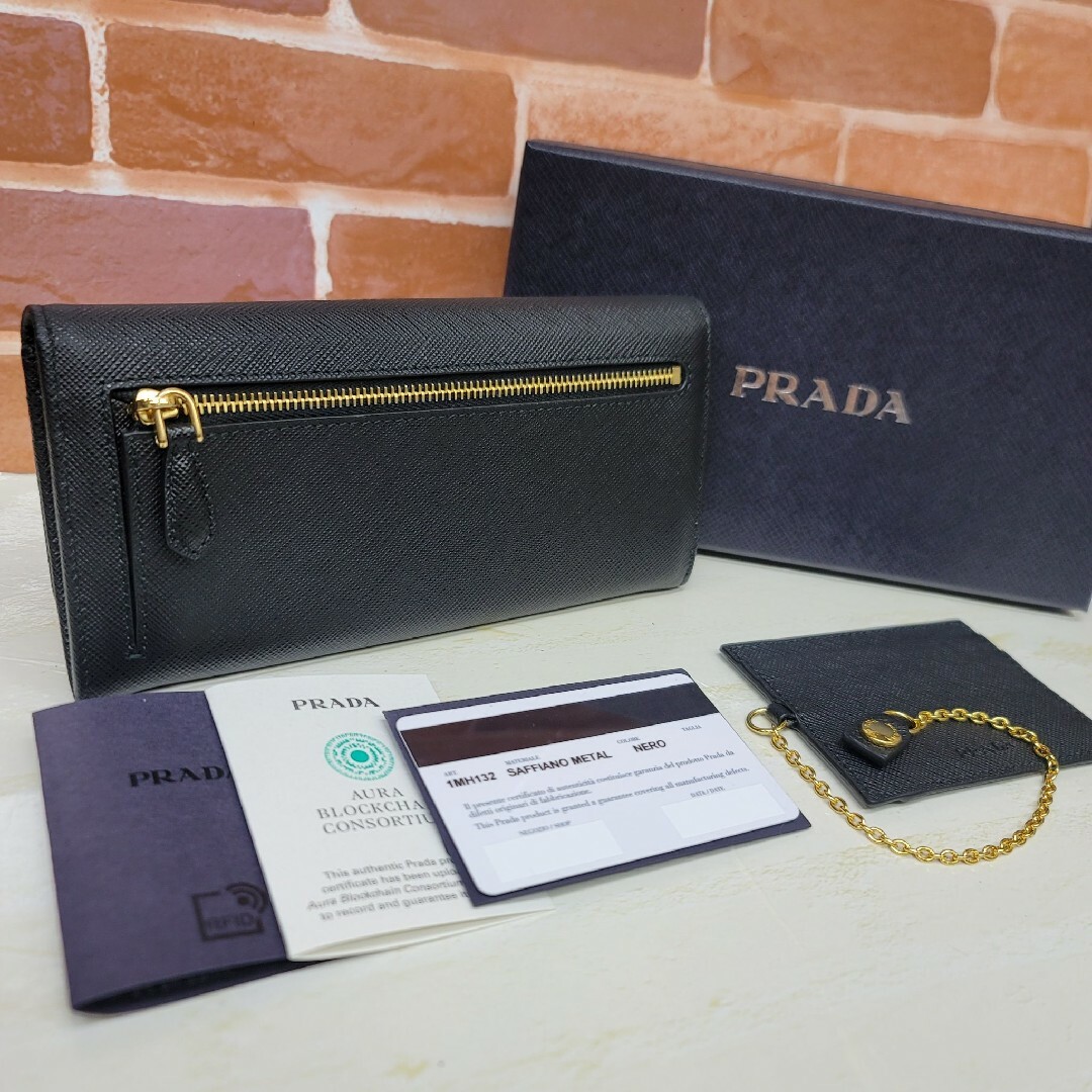 PRADA(プラダ)の新品未使用PRADA☆鑑定済☆サフィアーノ ブラック 黒 1MH132 財布 レディースのファッション小物(財布)の商品写真