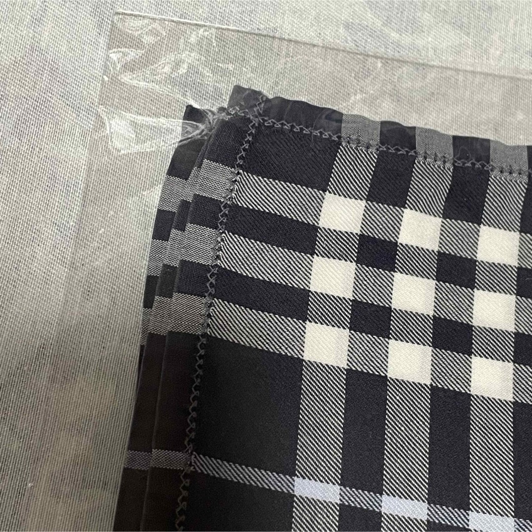 BURBERRY(バーバリー)の美品　BURBERRY ハンカチ　ネイビー2枚セット メンズのファッション小物(ハンカチ/ポケットチーフ)の商品写真