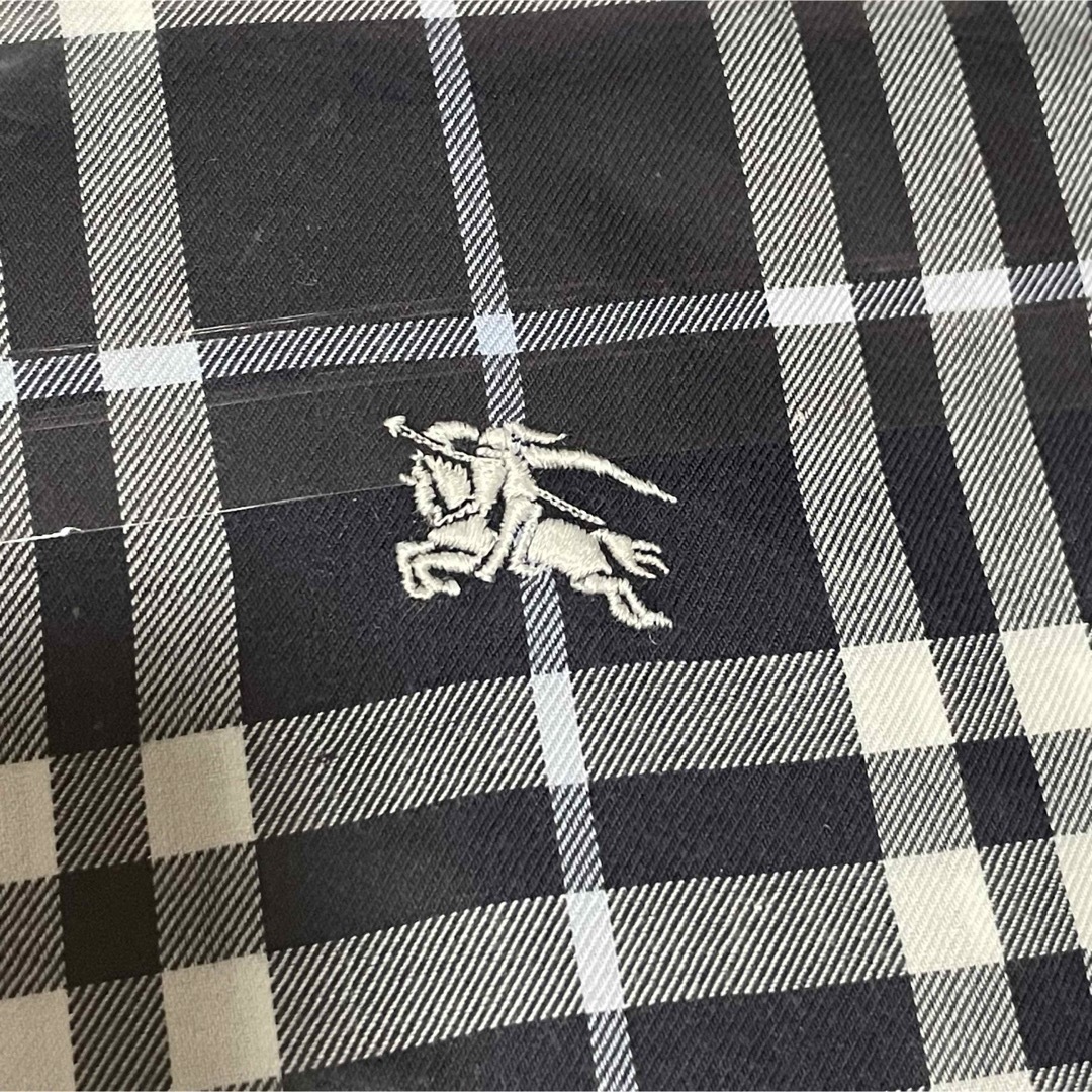 BURBERRY(バーバリー)の美品　BURBERRY ハンカチ　ネイビー2枚セット メンズのファッション小物(ハンカチ/ポケットチーフ)の商品写真