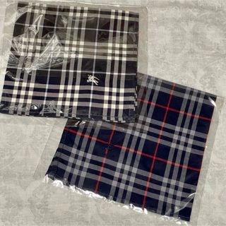 バーバリー(BURBERRY)の美品　BURBERRY ハンカチ　ネイビー2枚セット(ハンカチ/ポケットチーフ)