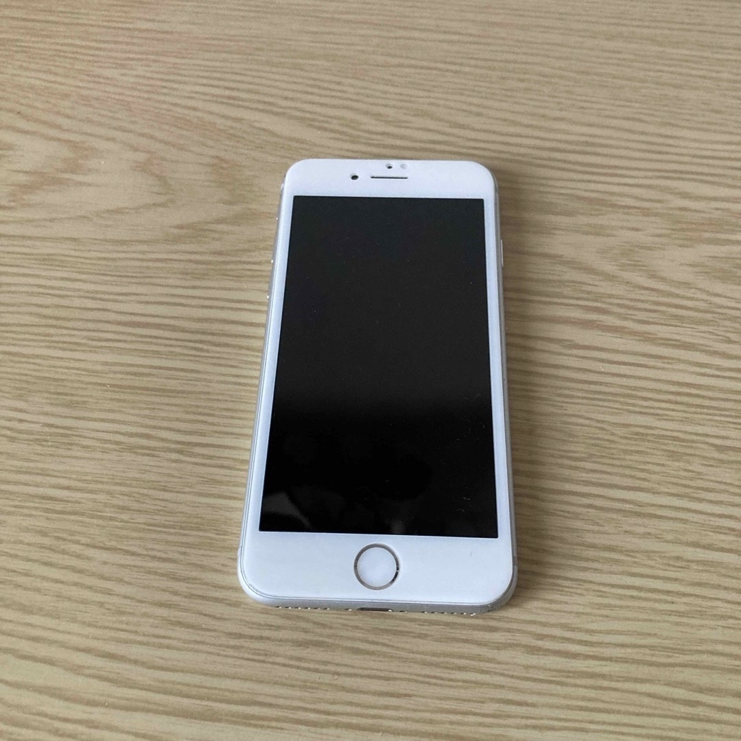 Apple(アップル)のiPhone8 64GB 美品　SIMフリー スマホ/家電/カメラのスマートフォン/携帯電話(スマートフォン本体)の商品写真
