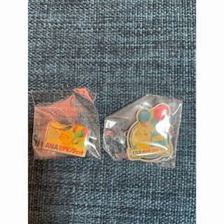 ポケモン(ポケモン)のピンバッジ2個セット　ANAポケモンジェット(ノベルティグッズ)