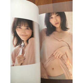 ノギザカフォーティーシックス(乃木坂46)の乃木坂46　山本美月　写真集　運命の女　01 トライアングルマガジン　(アート/エンタメ)