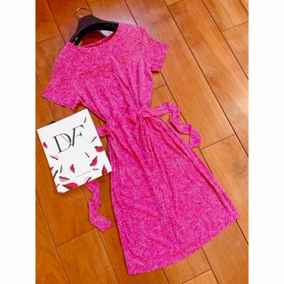 ダイアンフォンファステンバーグ(DIANE von FURSTENBERG)の美品ダイアンフォンファステンバーグ　ワンピース　ピンクホワイト　総柄　半袖　4(ひざ丈ワンピース)