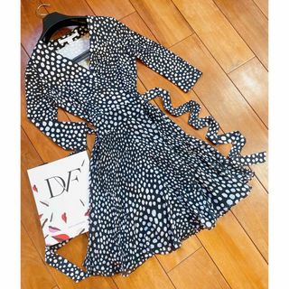 ダイアンフォンファステンバーグ(DIANE von FURSTENBERG)のダイアンフォンファステンバーグ　ワンピース　ブラック　総柄　ドット　2(ひざ丈ワンピース)