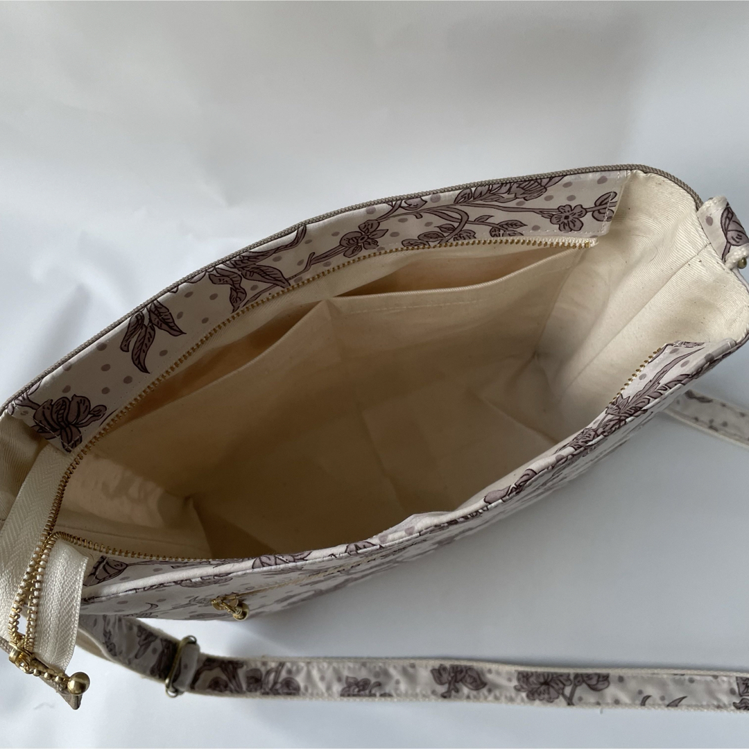 横長ショルダーバッグ　リバティ　マロリーバニラと帆布生成り　ハンドメイド ハンドメイドのファッション小物(バッグ)の商品写真