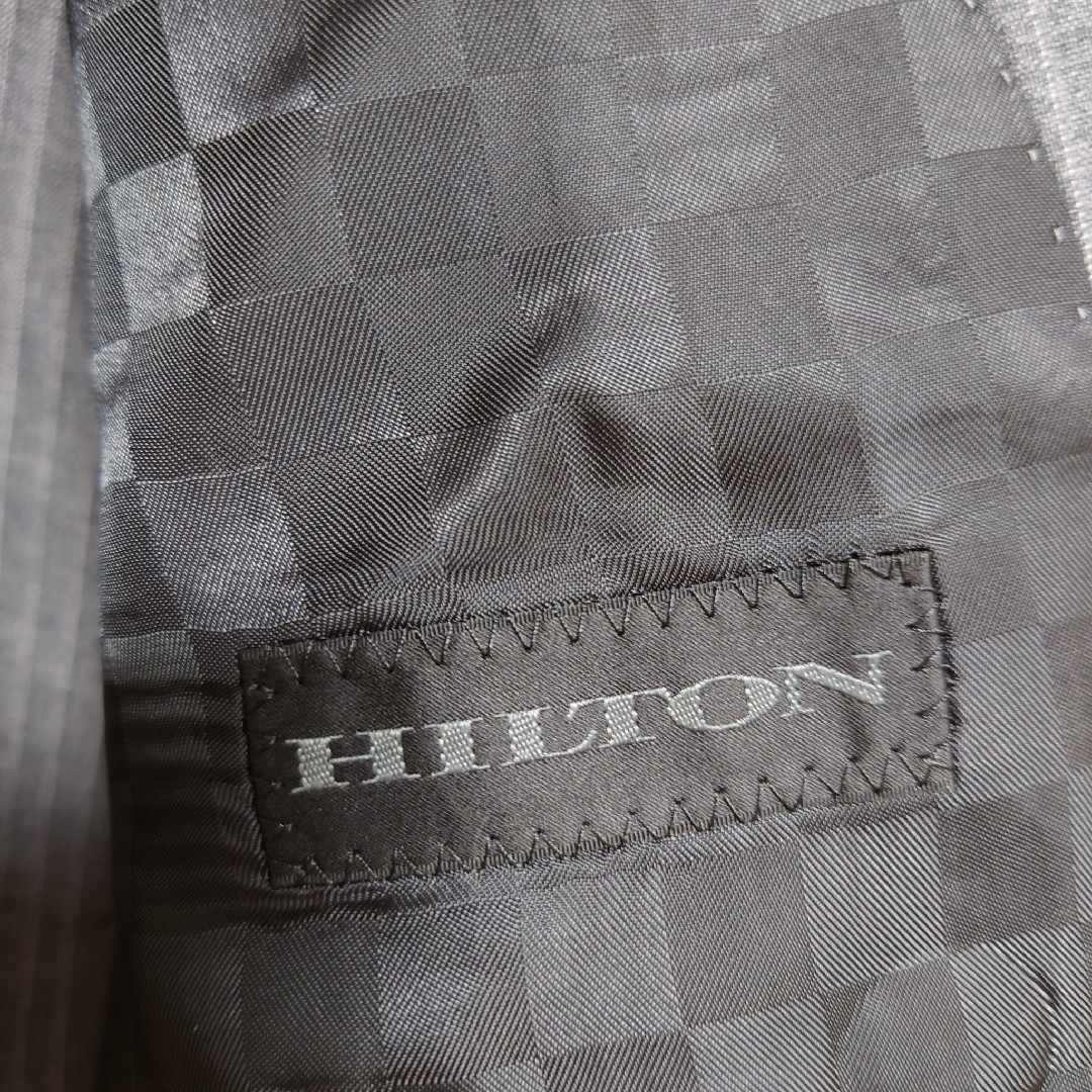 未使用 ヒルトン 最高級 スーツ　定価8.5万 グアベロ  YA7 HILTON メンズのスーツ(セットアップ)の商品写真