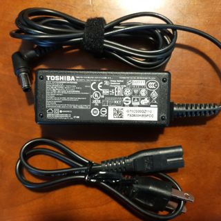 トウシバ(東芝)のノートパソコン電源コード(PC周辺機器)