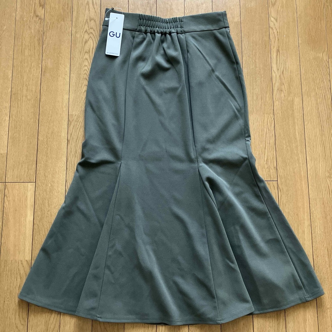 GU(ジーユー)のGU カットソー　マーメイドミディスカート　オリーブ　Mサイズ レディースのスカート(ロングスカート)の商品写真