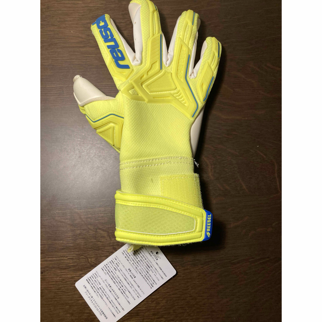 reusch(ロイシュ)の新品未使用　ロイシュ　キーパーグローブ  アトラクトフリーゲルゴールドX    スポーツ/アウトドアのサッカー/フットサル(その他)の商品写真