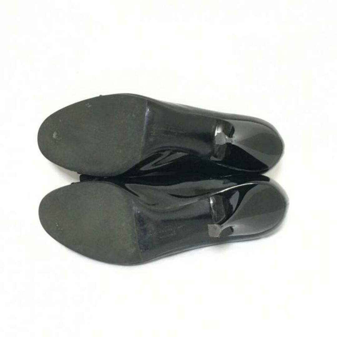 Salvatore Ferragamo(サルヴァトーレフェラガモ)のSalvatoreFerragamo(サルバトーレフェラガモ) パンプス 6C レディース - 黒 ヴァラ エナメル（レザー） レディースの靴/シューズ(ハイヒール/パンプス)の商品写真