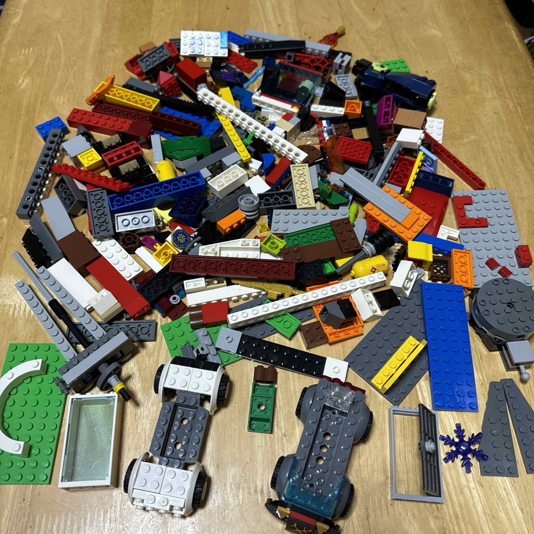 Lego(レゴ)のレゴ（lego）671g！まとめ売り 0.67kg　基本ブロック大量　中古 キッズ/ベビー/マタニティのおもちゃ(知育玩具)の商品写真