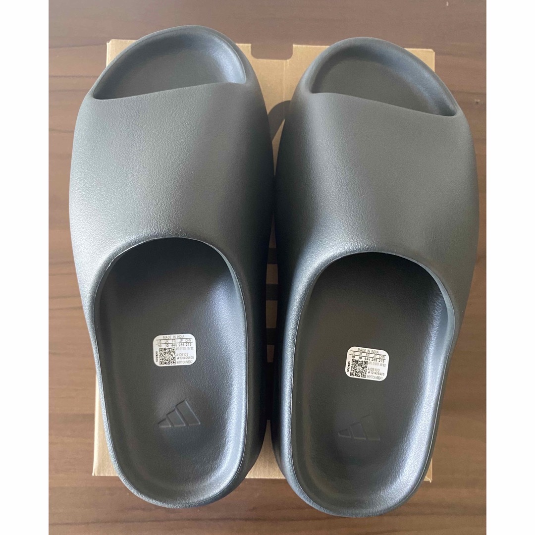 YEEZY（adidas）(イージー)の【新品未使用】YEEZY SLIDE “DARK ONYX” メンズの靴/シューズ(サンダル)の商品写真