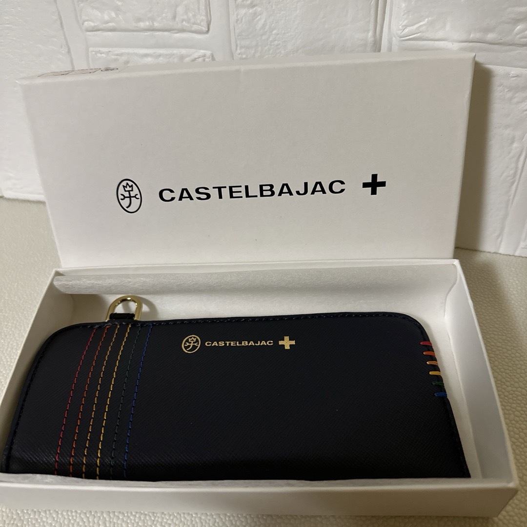 CASTELBAJAC(カステルバジャック)の新品箱付き　CASTELBAJAC メガネケース　　サフィアーノレザー　ネイビー メンズのファッション小物(サングラス/メガネ)の商品写真