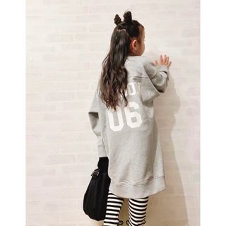 LOWRYS FARM - sale2599 ⇊ 【110】ローリーズファーム バックプリントプルオーバー