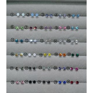 スワロフスキー(SWAROVSKI)の【組み合わせオーダーメイド✨】Vカットクリスタル 樹脂ポストピアス 3mm(ピアス)