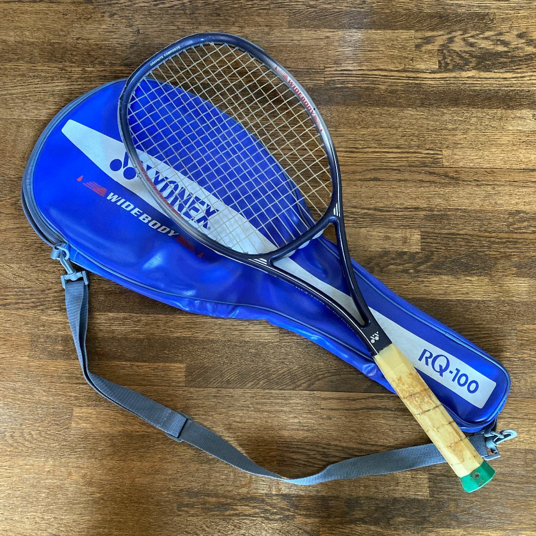 YONEX(ヨネックス)のYONEX　硬式　テニスラケット　RQ-100　紺　ケース付き　注あり スポーツ/アウトドアのテニス(ラケット)の商品写真