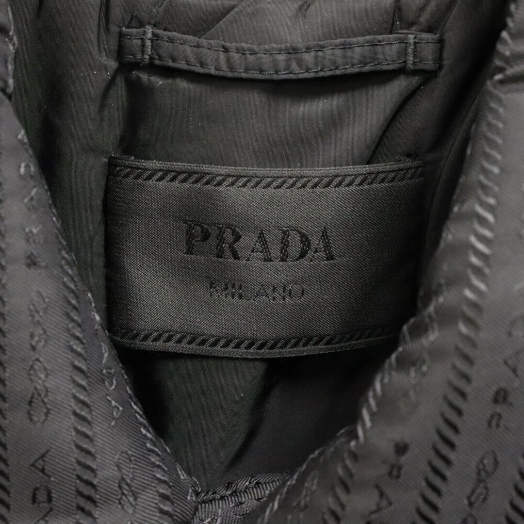 PRADA(プラダ)のPRADA プラダ RE-NYLON ロゴプレート付きリピートロゴボタンダウンナイロンジャケット ブラック SC615 S221 メンズのジャケット/アウター(ナイロンジャケット)の商品写真