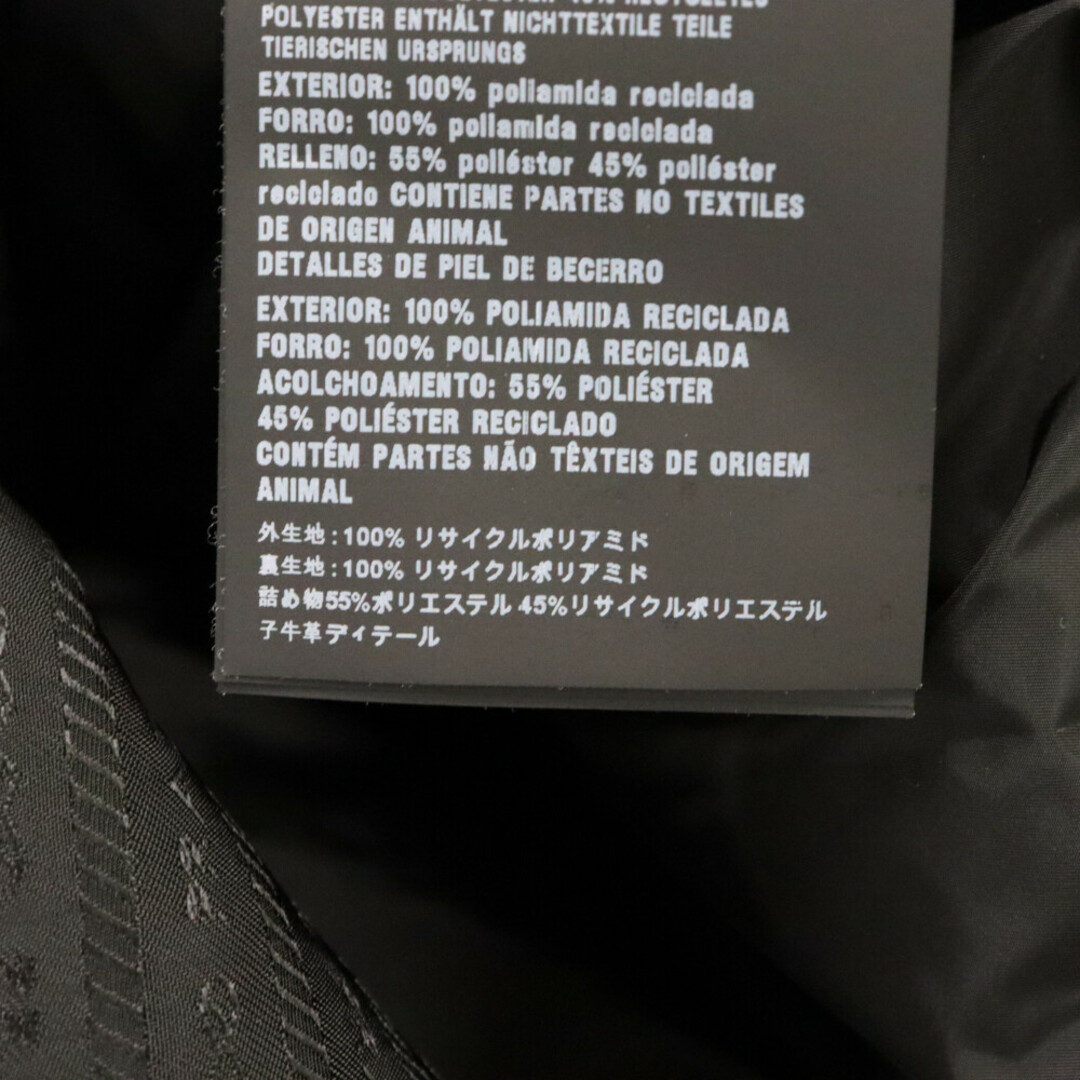 PRADA(プラダ)のPRADA プラダ RE-NYLON ロゴプレート付きリピートロゴボタンダウンナイロンジャケット ブラック SC615 S221 メンズのジャケット/アウター(ナイロンジャケット)の商品写真