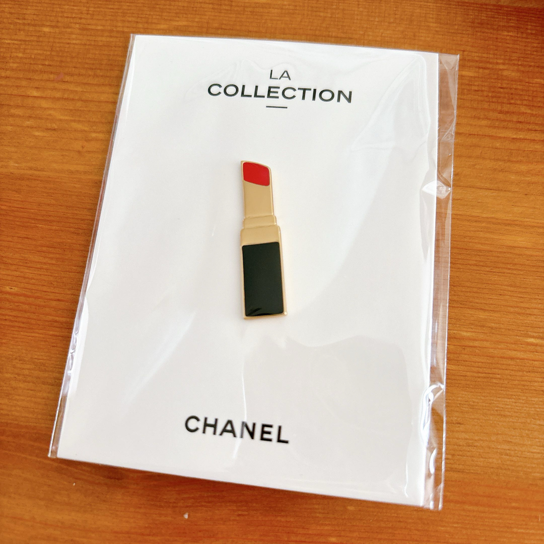 CHANEL(シャネル)のCHANEL バッジ ノベルティ エンタメ/ホビーのコレクション(ノベルティグッズ)の商品写真