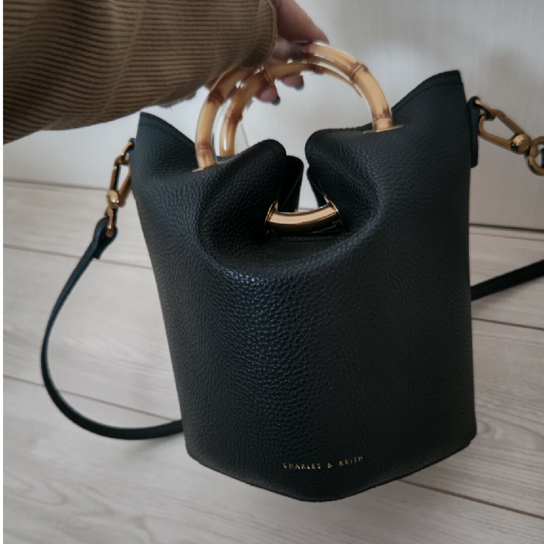 Charles and Keith(チャールズアンドキース)の◇黒猫様専用◇　Charles＆Keith　ショルダーバッグ レディースのバッグ(ショルダーバッグ)の商品写真