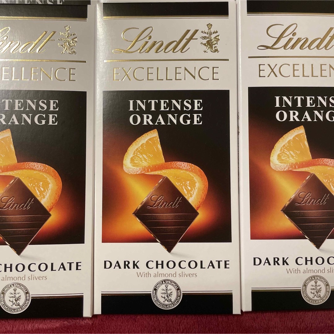 Lindt(リンツ)のリンツ チョコレート エクセレンス・オレンジアーモンド、70%カカオ　各2枚 食品/飲料/酒の食品(菓子/デザート)の商品写真