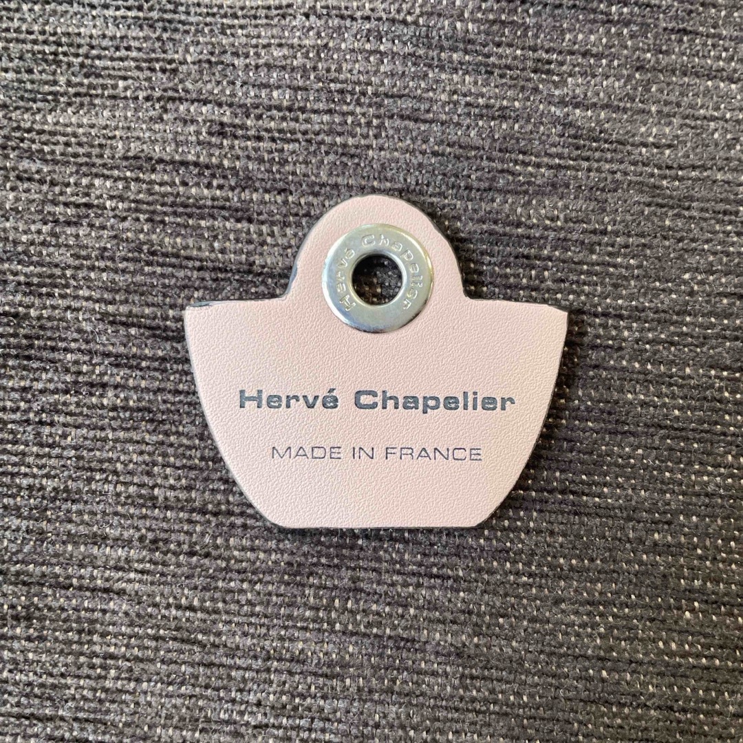 Herve Chapelier(エルベシャプリエ)のエルベシャプリエ　レザーチャーム　ドラジェ レディースのアクセサリー(チャーム)の商品写真