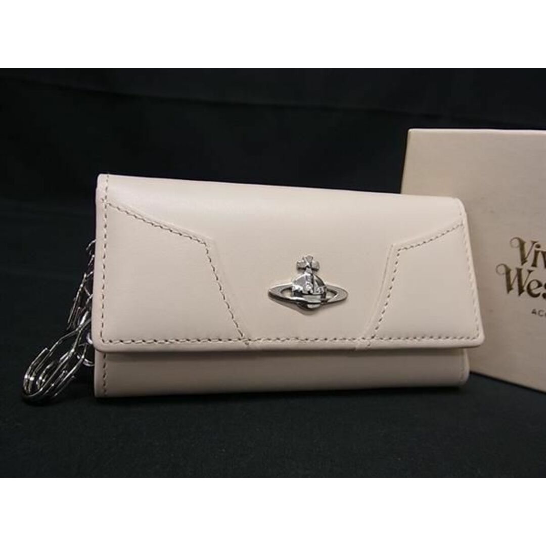 Vivienne Westwood(ヴィヴィアンウエストウッド)の■新品同様■ Vivienne Westwood ヴィヴィアンウエストウッド オーブ レザー  4連 キーケース 鍵入れ レディース ライトベージュ系 AS9601 レディースのアクセサリー(その他)の商品写真