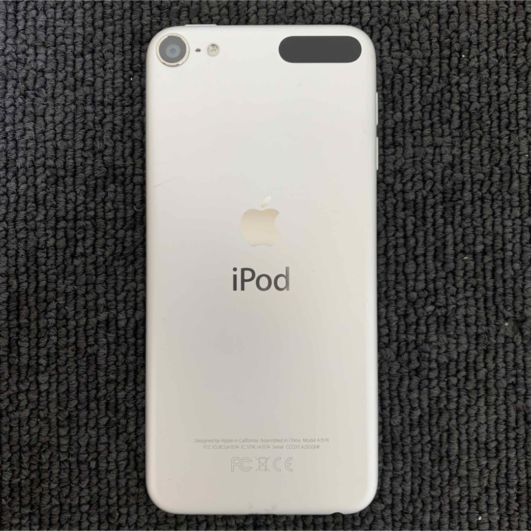 iPod touch(アイポッドタッチ)のApple iPod touch 第6世代 32GB 初期化済み シルバー 6 スマホ/家電/カメラのオーディオ機器(ポータブルプレーヤー)の商品写真