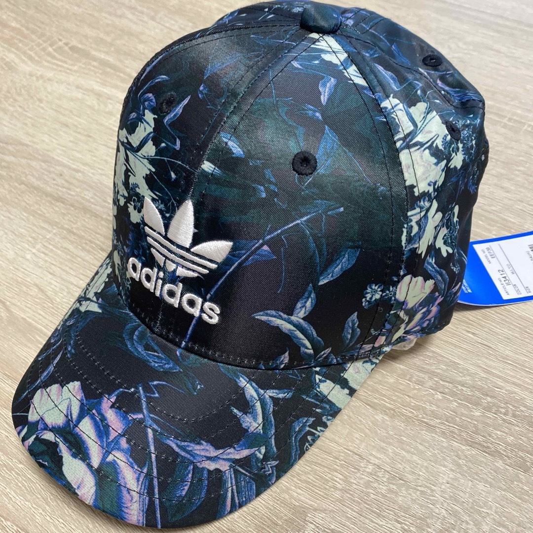 adidas(アディダス)の専用‼️です　新品・未使用　adidas フラワープリント キャップ レディースの帽子(キャップ)の商品写真