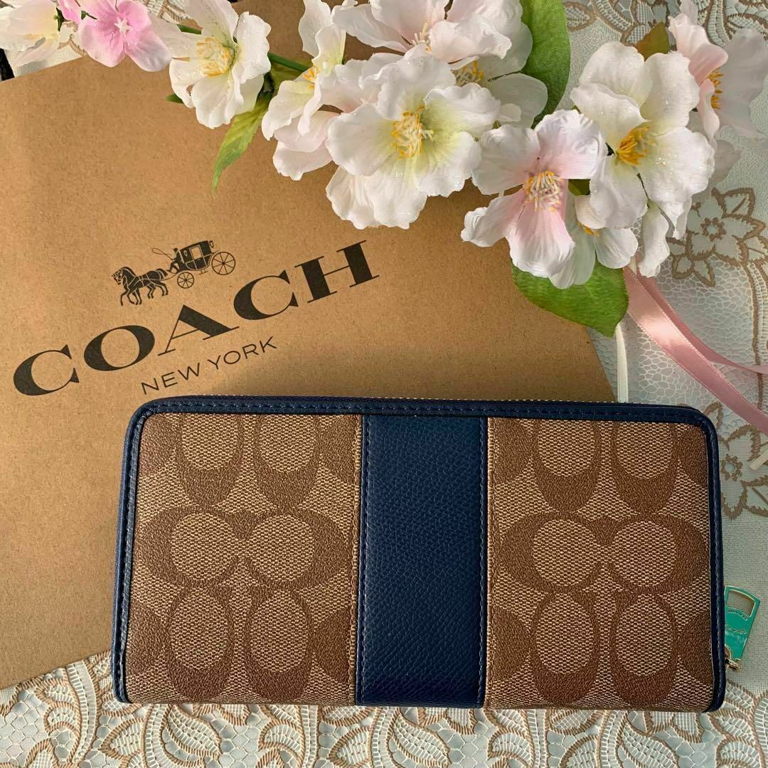 COACH ベージュ シグネチャー ネイビー ストライプ レディースのファッション小物(財布)の商品写真