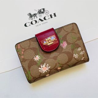 コーチ(COACH)のcoach 財布　新商品コーチ折りたたみミニ　財布　レディースのブラウン色(折り財布)