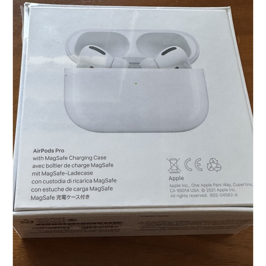 Apple(アップル)のアップル AirPods Pro MLWK3J/A スマホ/家電/カメラのオーディオ機器(ヘッドフォン/イヤフォン)の商品写真