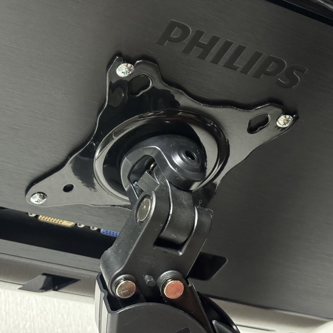 PHILIPS(フィリップス)のPHILIPS PCディスプレイモニター21.5 inch 2台セット スマホ/家電/カメラのPC/タブレット(ディスプレイ)の商品写真