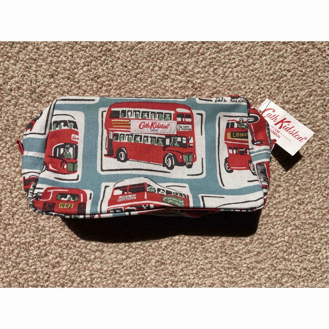 Cath Kidston(キャスキッドソン)の新品未使用　キャスキッドソン ポーチ　希少　ロンドンバス レディースのファッション小物(ポーチ)の商品写真