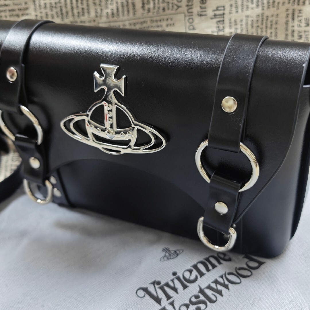 Vivienne Westwood(ヴィヴィアンウエストウッド)の美品 Vivienne Westwood ブラック Kim クロスボディバッグ レディースのバッグ(ショルダーバッグ)の商品写真