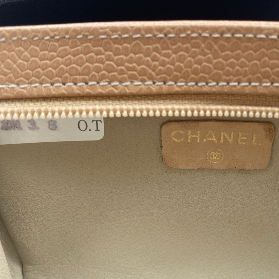 CHANEL(シャネル)のCHANEL ポーチ　キャビアスキン　ヴィンテージ レディースのファッション小物(ポーチ)の商品写真