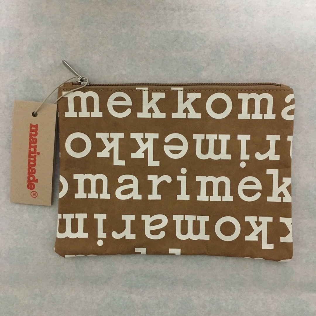 marimekko(マリメッコ)の新品未使用　マリメッコ   A5  ポーチ　ロゴ レディースのファッション小物(ポーチ)の商品写真