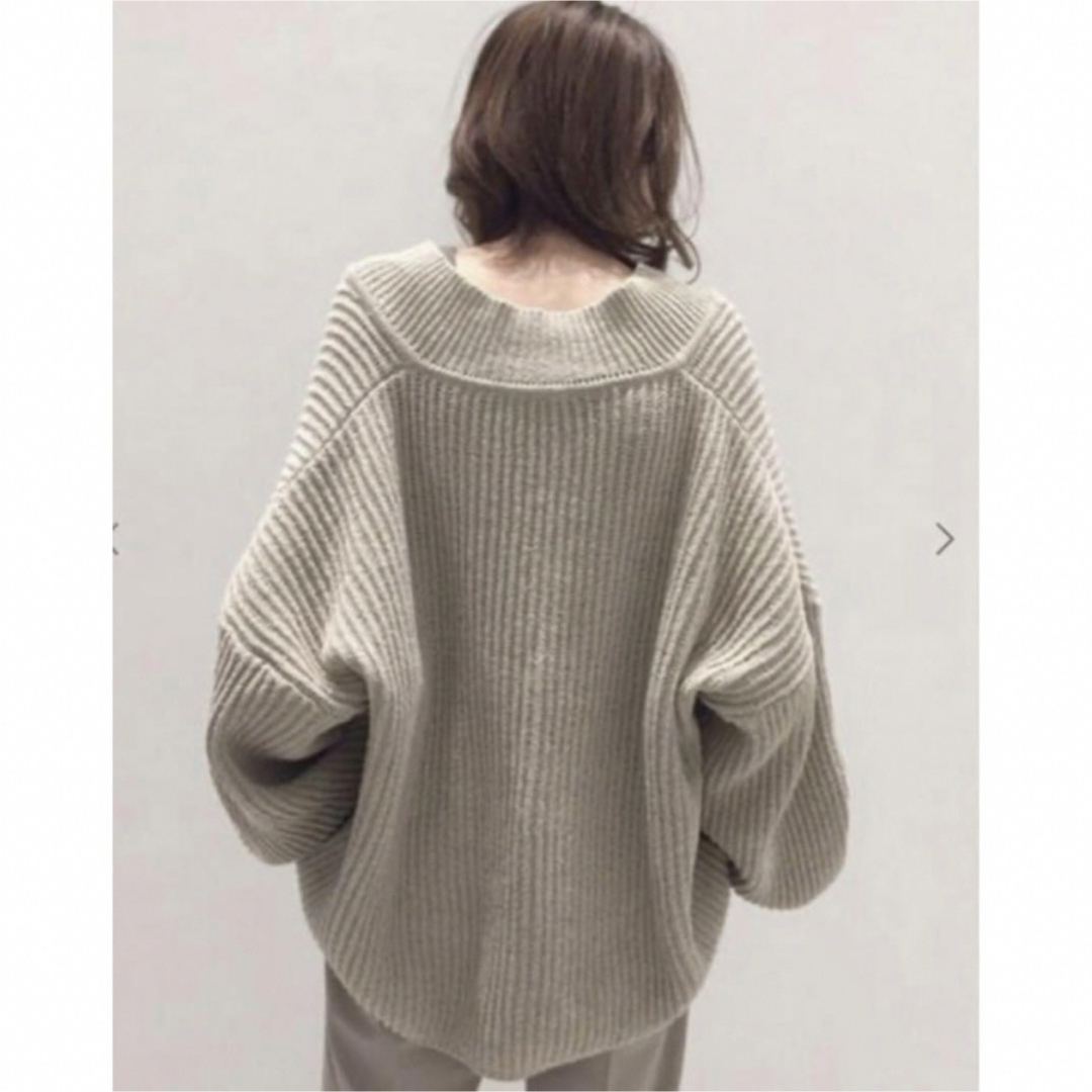 L'Appartement DEUXIEME CLASSE(アパルトモンドゥーズィエムクラス)の【TWINS FLORENCE】VNECK KNIT V/N Oversize レディースのトップス(ニット/セーター)の商品写真