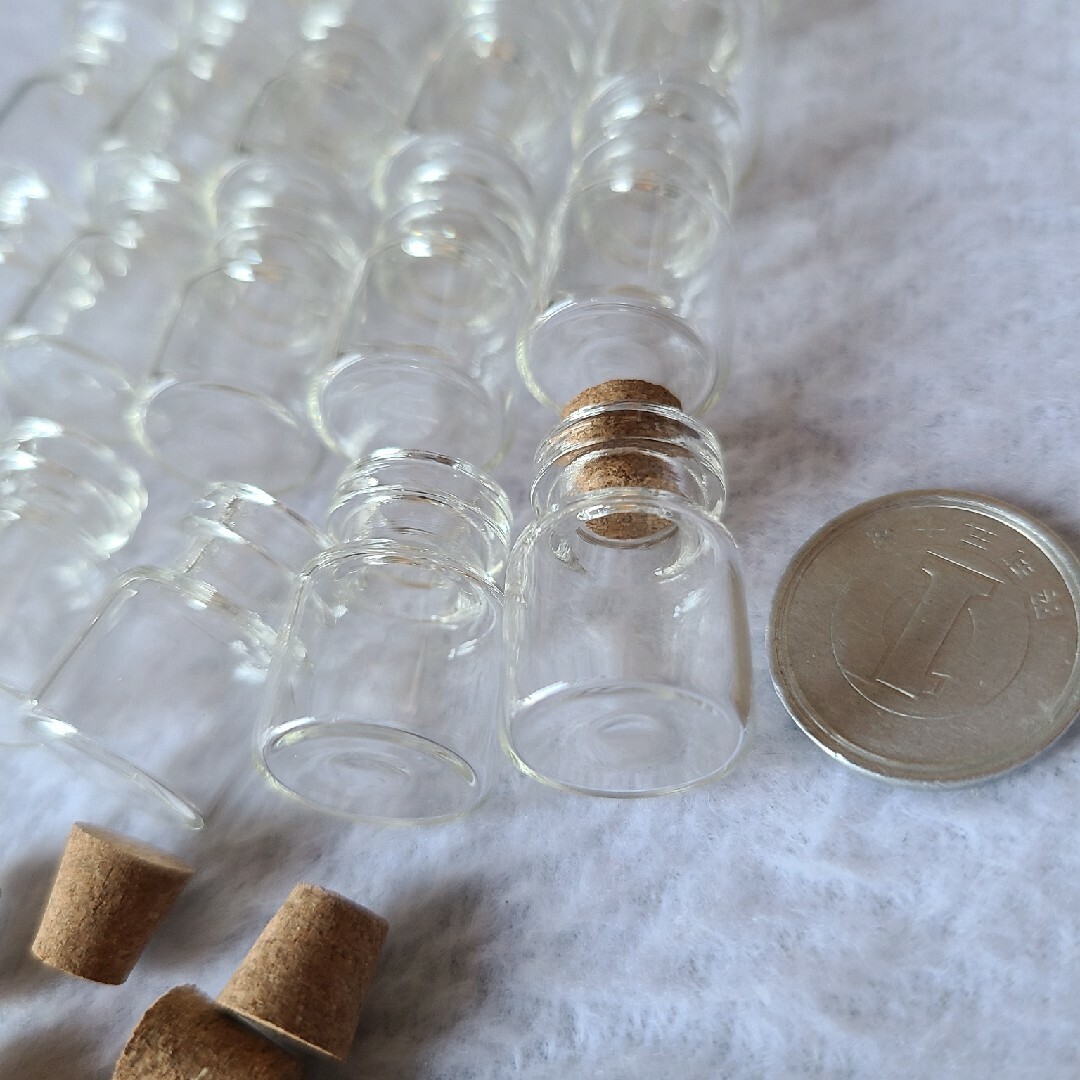 20個セット　ガラス小瓶 ハンドメイドの素材/材料(各種パーツ)の商品写真