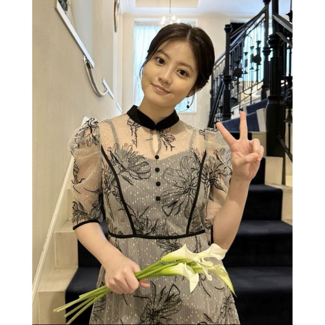 掘り出し物を検索。 レジャ配色パイピングプチハイネック花柄刺繍 掘り出し物を検索。 レジャ配色パイピングプチハイネック花柄刺繍