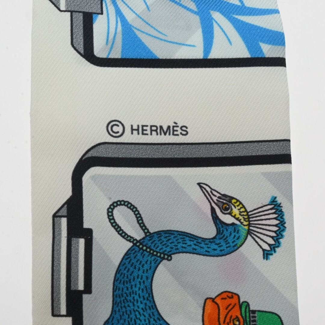 Hermes(エルメス)の新品 エルメス HERMES 063875S レディース スカーフ ブラン/グリ/ルージュ シルク100％ ハンドメイドのファッション小物(スカーフ)の商品写真