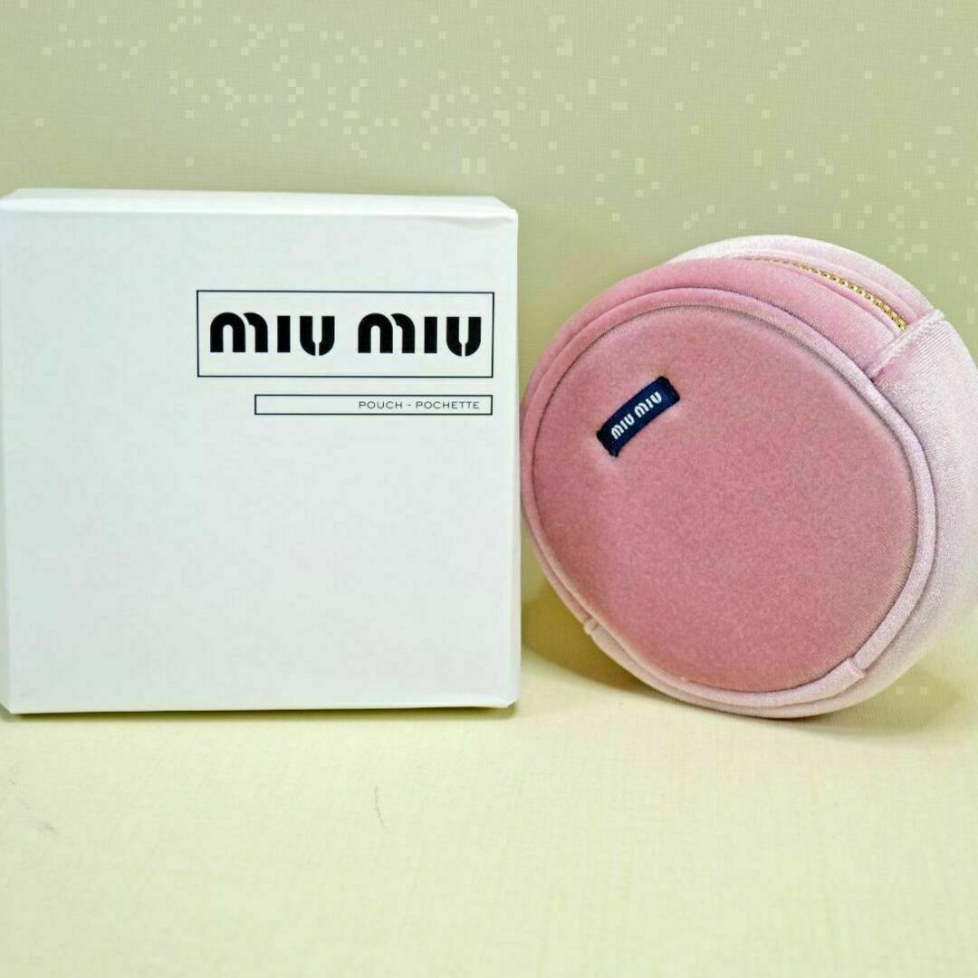 miumiu(ミュウミュウ)のmiup4 新品未使用本物　miumiu ミュウミュウ　ノベルティマルチポーチ レディースのファッション小物(ポーチ)の商品写真