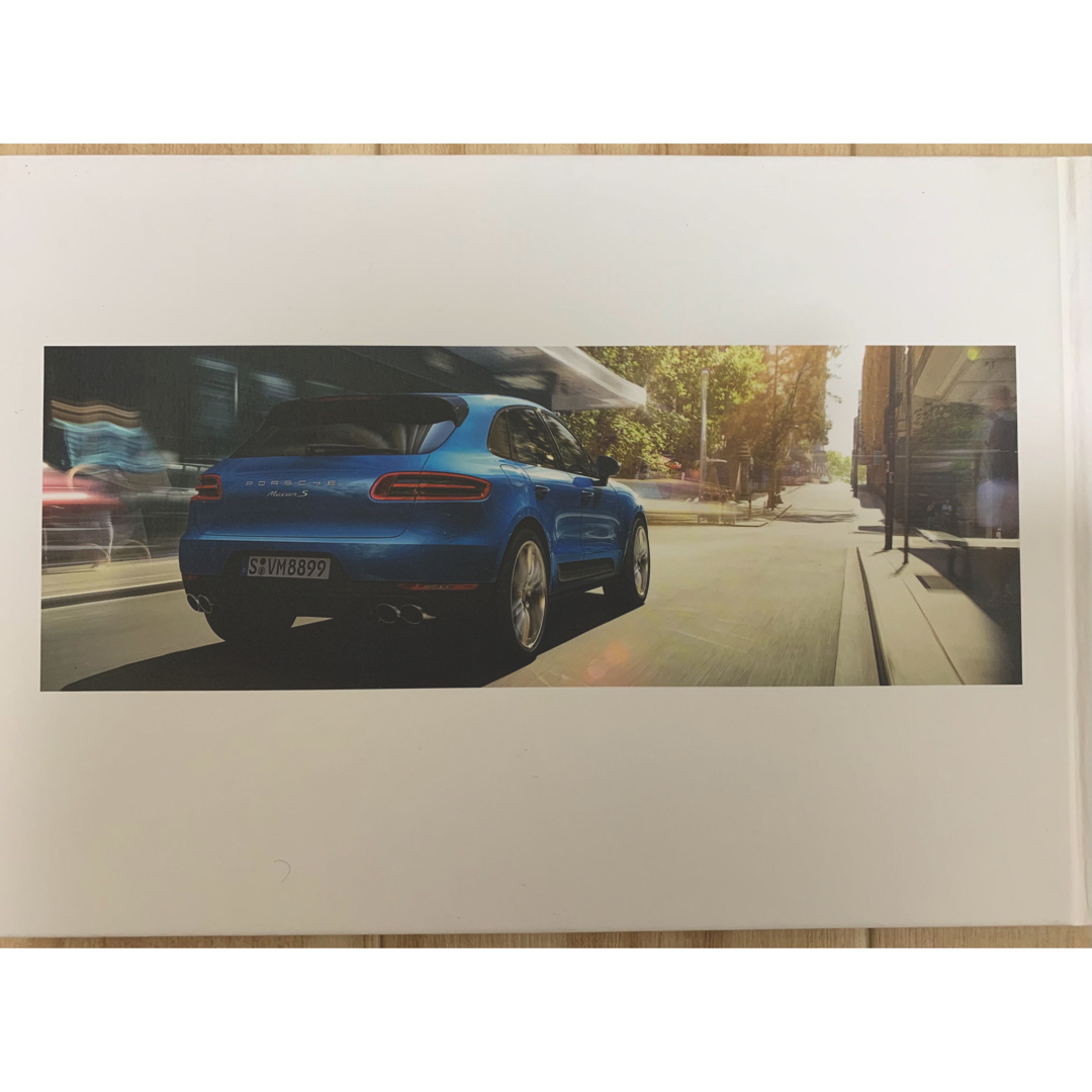 Porsche(ポルシェ)の【ポルシェ】The new Porsche Macan  カタログ 自動車/バイクの自動車(カタログ/マニュアル)の商品写真