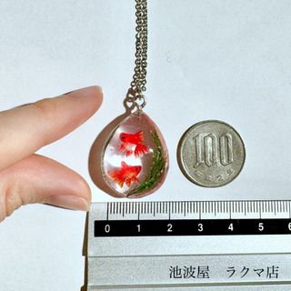 金魚雫のネックレス (琉金紅白 琉金赤)の通販 by 池波屋°。金魚作品