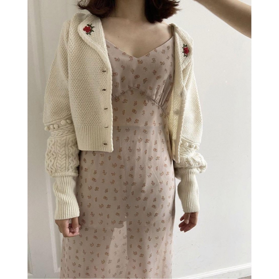 Verybrain(ベリーブレイン)のVerybrain Flower Embroidered Cardigan レディースのトップス(カーディガン)の商品写真