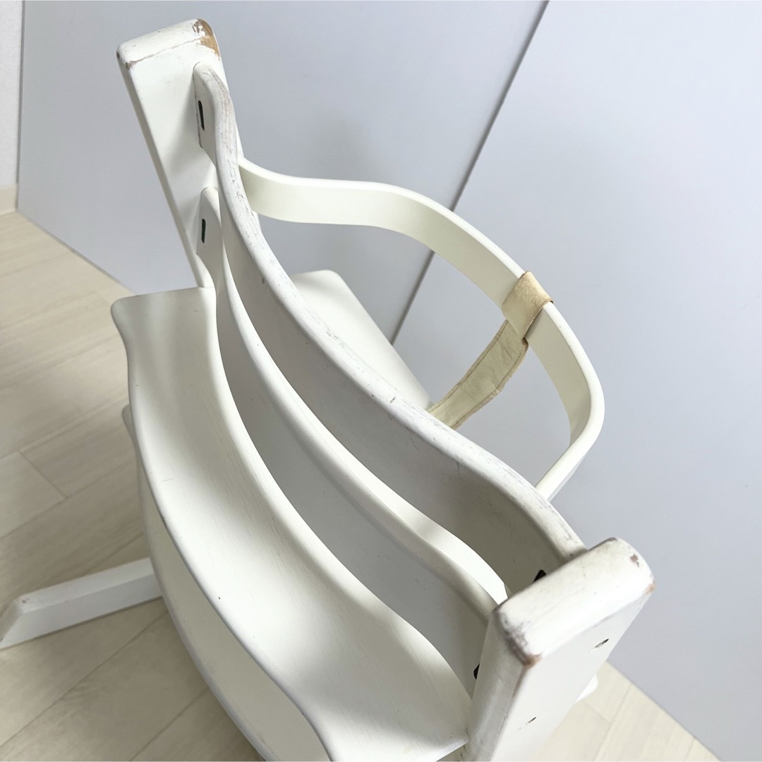 Stokke(ストッケ)のストッケ トリップトラップ ホワイト レアな旧ガード、股ベルト付き STOKKE キッズ/ベビー/マタニティの寝具/家具(その他)の商品写真