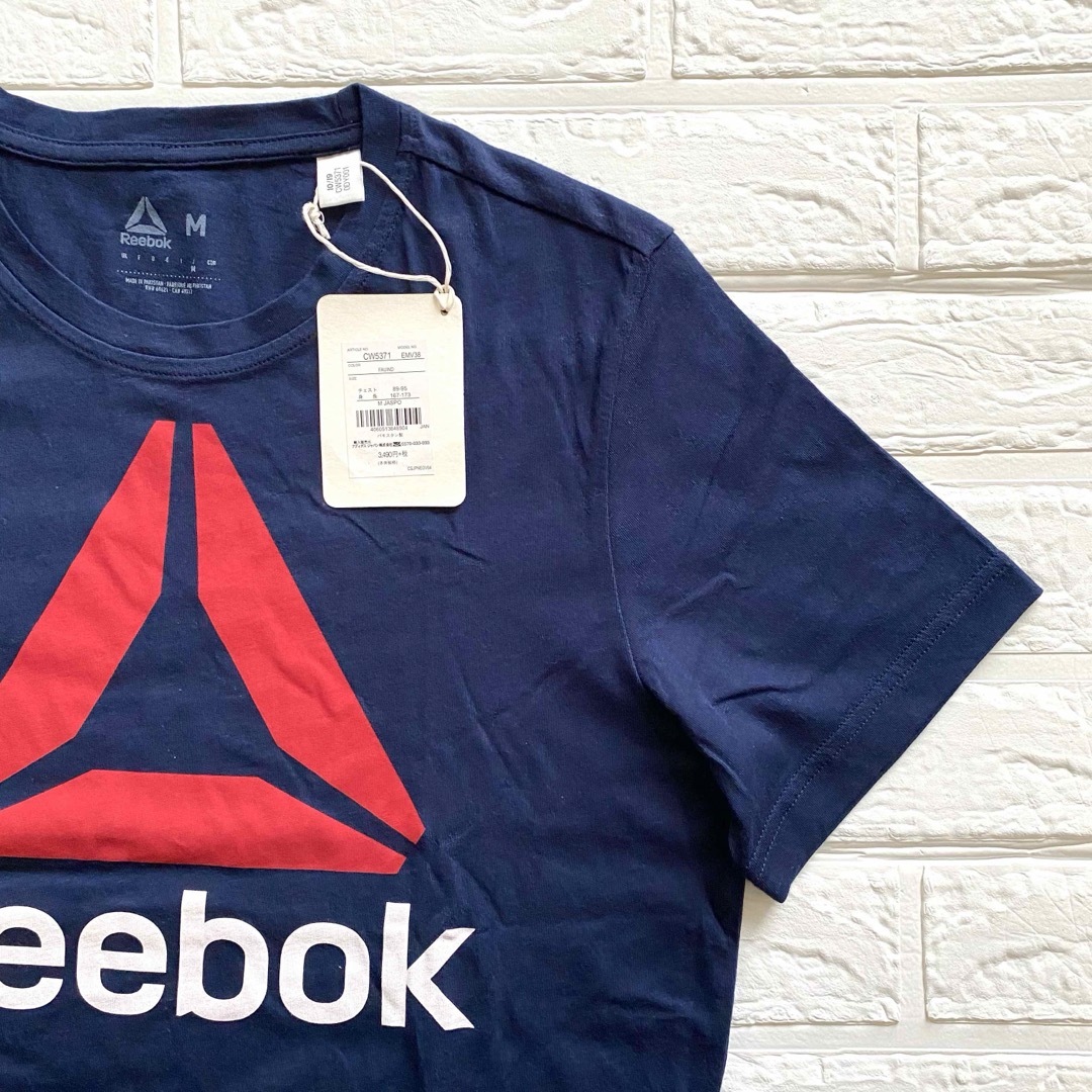 Reebok(リーボック)のReebok リーボック 半袖Tシャツ  ネイビー　Mサイズ 新品 タグ付き レディースのトップス(Tシャツ(半袖/袖なし))の商品写真